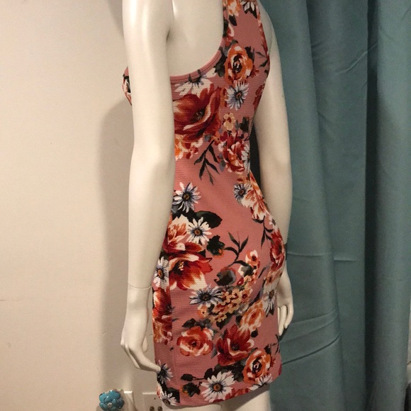 ❌SOLD SOLD SOLD❌🌸 LOVE CHESLEY - DRESS 🌸 - Picture 3 of 3